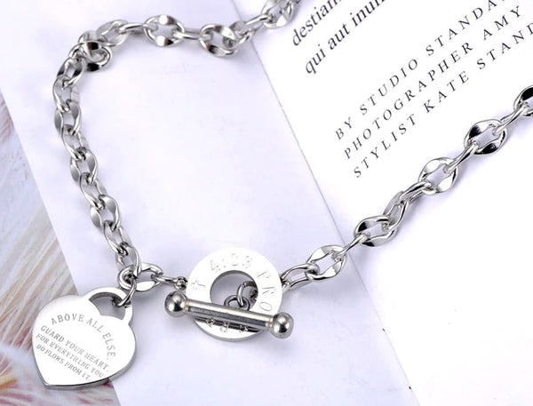 Sidabrinės spalvos grandinėlė su širdimi