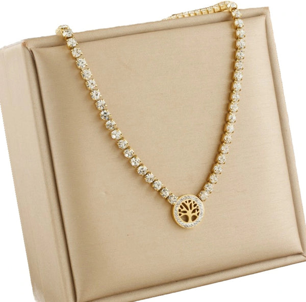 Auksinis kaklo papuošalas su medžio pakabuku ir cirkoniais