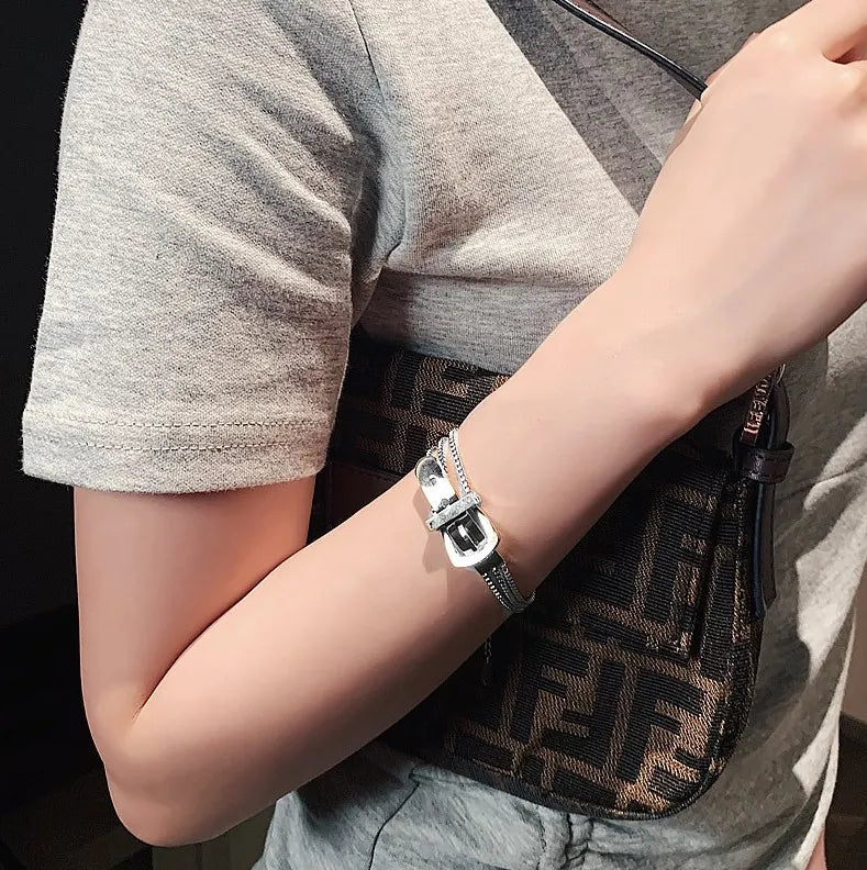 Sidabrinės spalvos elegantiška apyrankė, chirurginis plienas