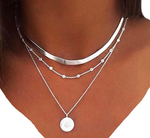 Sidabrinės spalvos chokeris su moneta