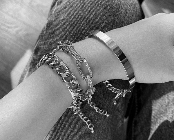 Apyrankė su mazgu – sidabrinės arba auksinės spalvos