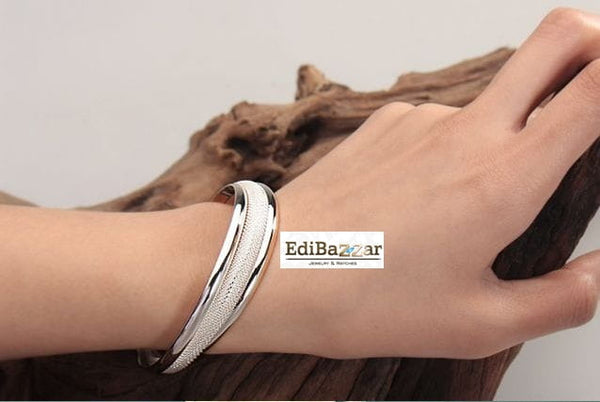 Sidabrinės spalvos bangle apyrankė, reguliuojama