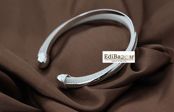 Sidabrinės spalvos bangle apyrankė, reguliuojama