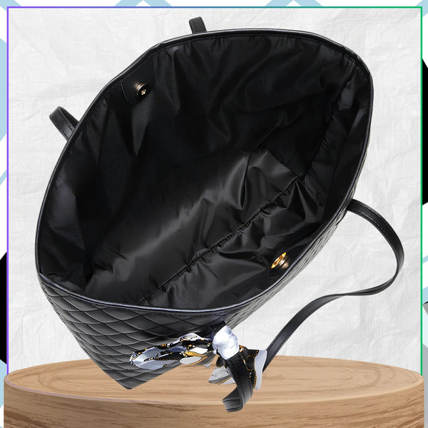 Didelė juoda dygsniuota shopper rankinė per petį