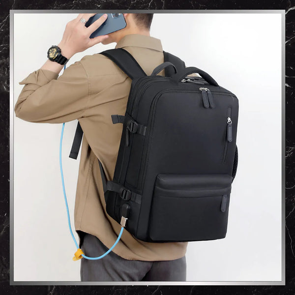 Kelioninė kuprinė BAD&BAGS, juoda, su USB, vandeniui atspari