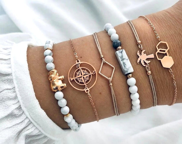 6 auksinių ir kreminių apyrankių rinkinys su drambliu ir palme