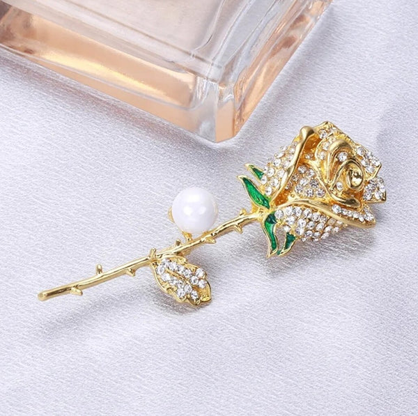 Elegantiška sagė su rože, dekoruota cirkoniais ir perlu E49 N328