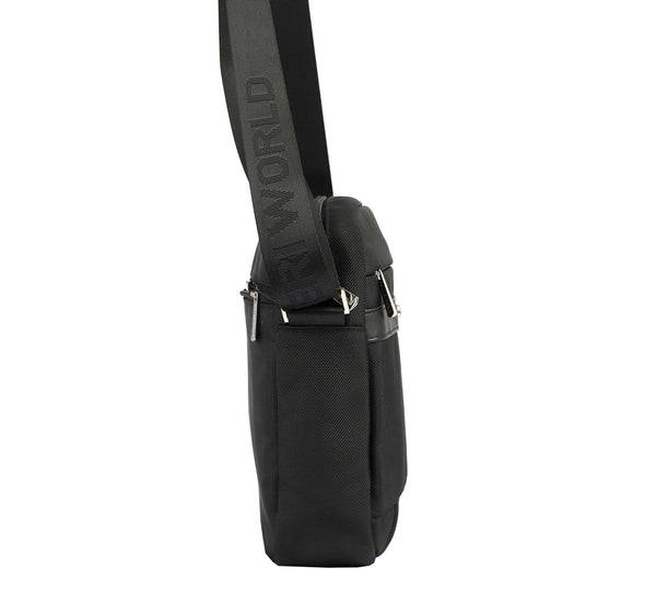 Juoda rankinė Coveri World CW6255 czarny