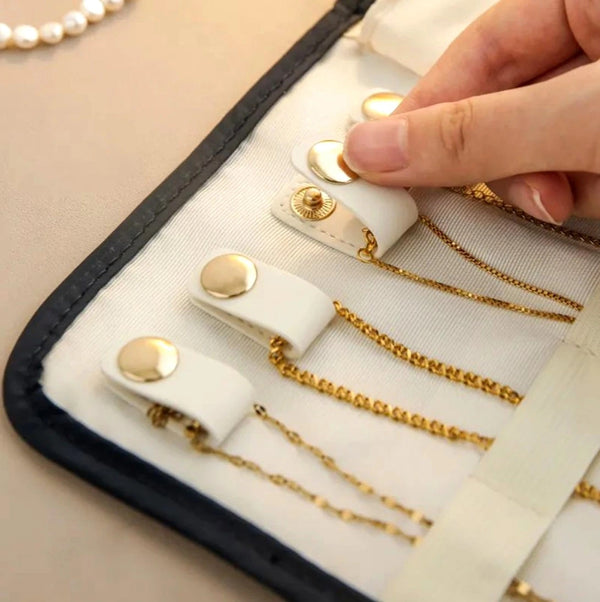 Kosmetinė papuošalams FD128 juoda