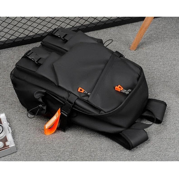 Laisvalaikio kuprinė, 20-35 l, juoda