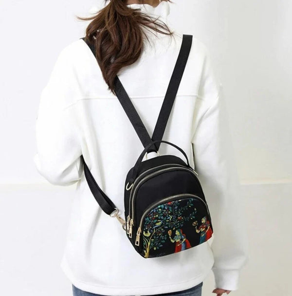 Maža moteriška kuprinė G6, juoda