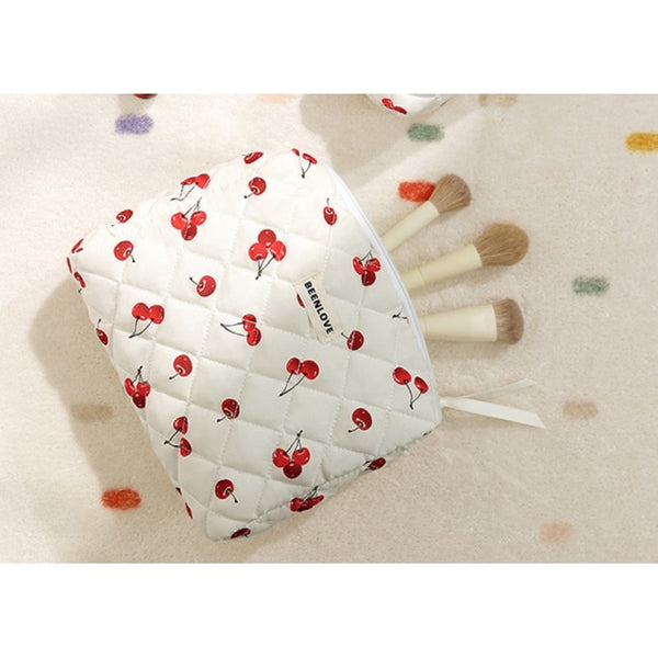 Moteriška kosmetinė su vyšniomis 19cm x 24cm KS124