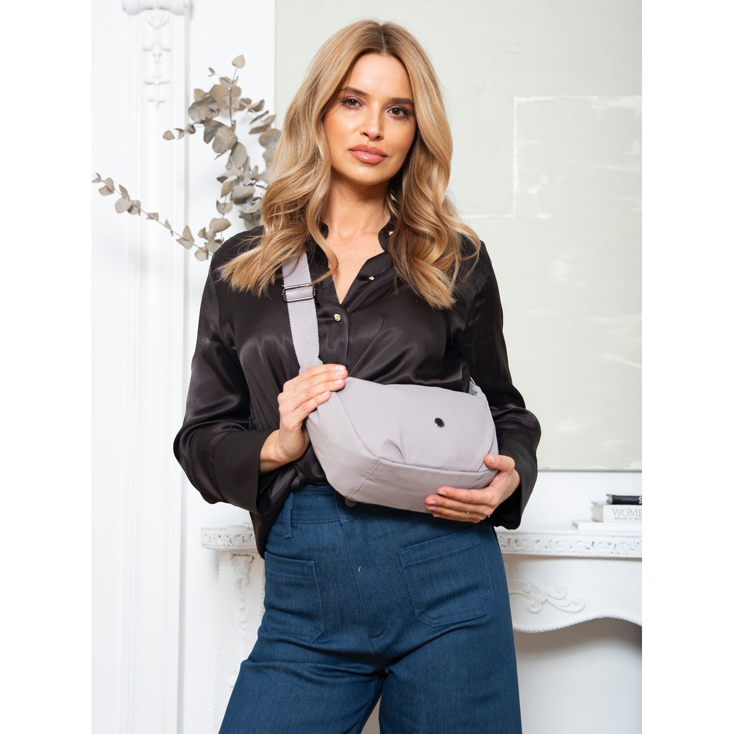 Moteriška rankinė, alyvinė, reguliuojamas dirželis R495