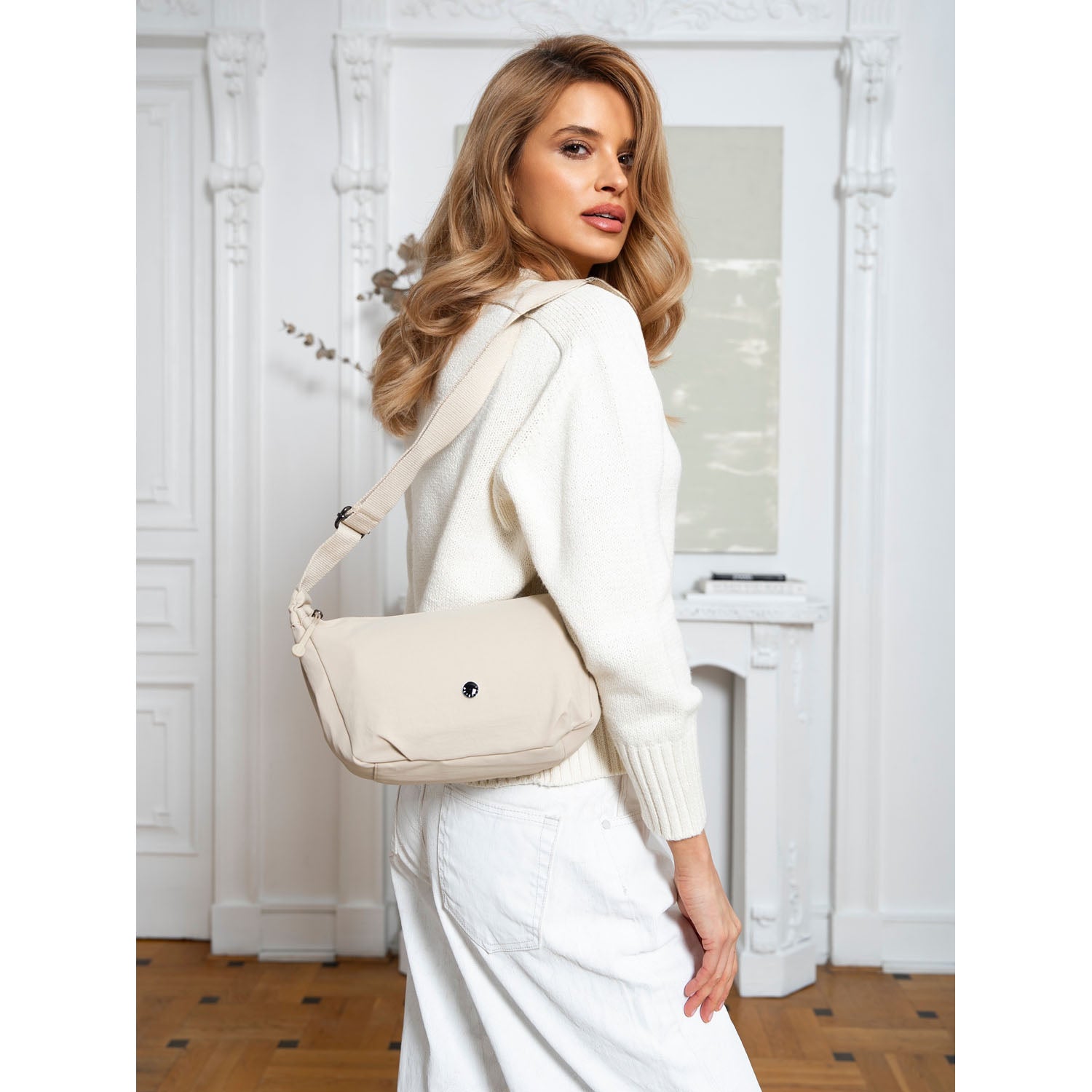 Moteriška sportinė rankinė, smėlio spalvos, poliesteris R468