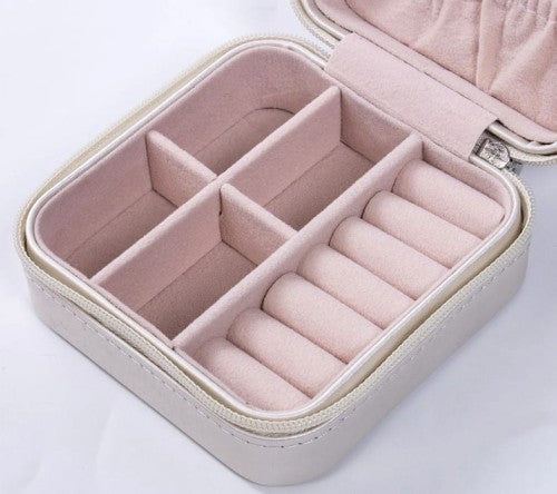 Papuošalų dėžutė S26 balta