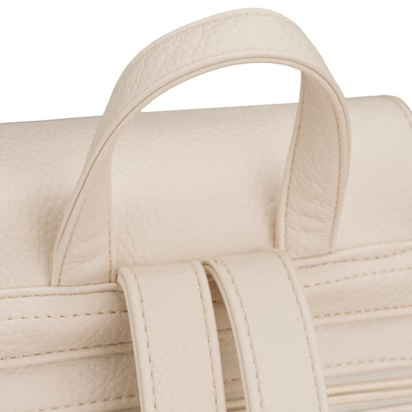 Maža moteriška miesto kuprinė „Peterson“ su atvartu, elegantiška, smėlio spalvos, iš ekologiškos odos D95