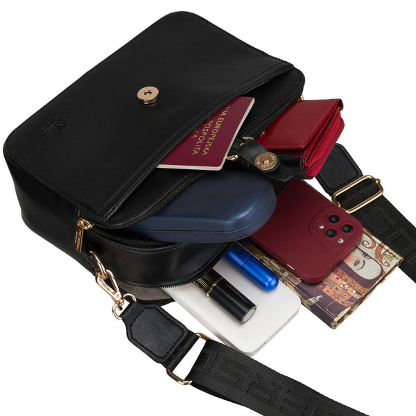 Maža moteriška „Peterson“ crossbody rankinė per petį, juoda, iš ekologiškos odos D47