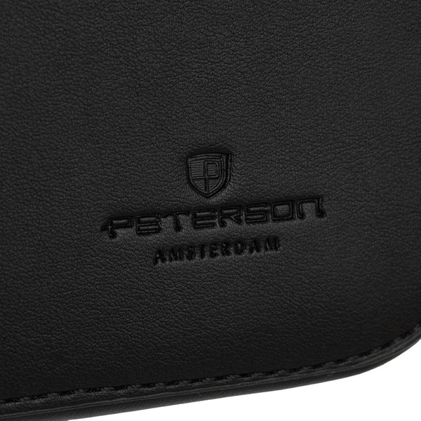 Maža moteriška „Peterson“ crossbody rankinė per petį, juoda, iš ekologiškos odos D47