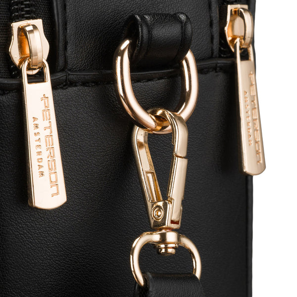 Maža moteriška „Peterson“ crossbody rankinė per petį, juoda, iš ekologiškos odos D47