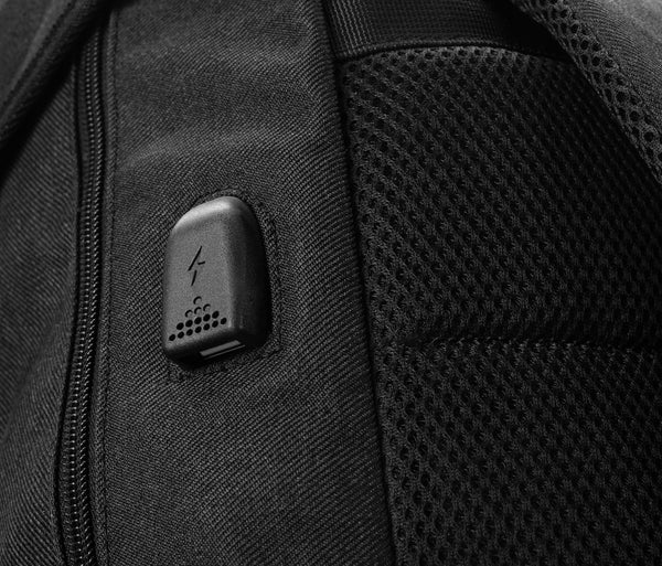 Didelė „David Jones“ kuprinė su nešiojamojo kompiuterio skyriumi ir USB jungtimi, juoda, tekstilinė RT64