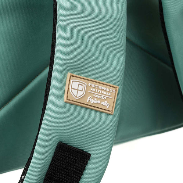 Turkio spalvos tekstilinė dviejų skyrių kelioninė kuprinė „Peterson“ su tvirtinimu prie lagamino ir USB jungtimi K47