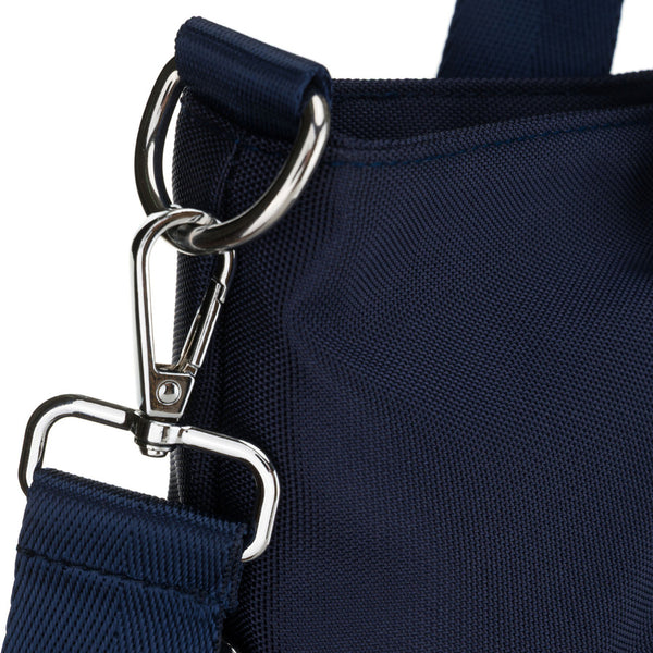 Moteriška tamsiai mėlyna vieno skyriaus poliesterio shopper rankinė „Peterson“ su reguliuojamu, nuimamu dirželiu P40
