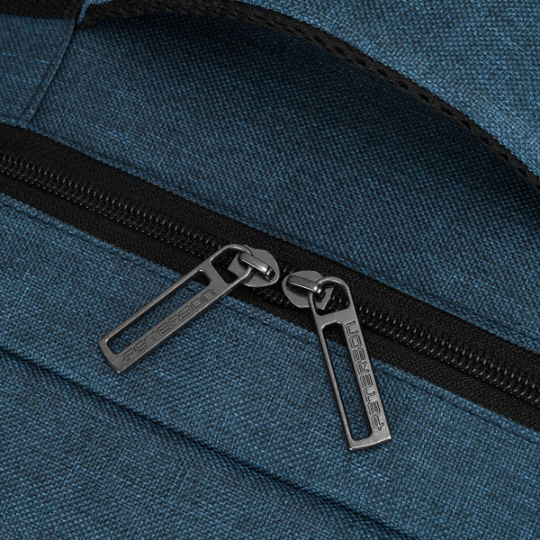 Tamsiai mėlyna poliesterinė kelioninė kuprinė „Peterson“ su prisegamu dirželiu K54