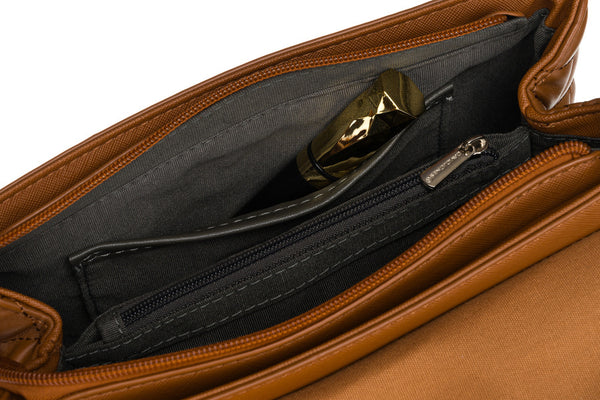 Moteriška karamelinės spalvos „David Jones“ crossbody rankinė su sidabro spalvos furnitūra D31