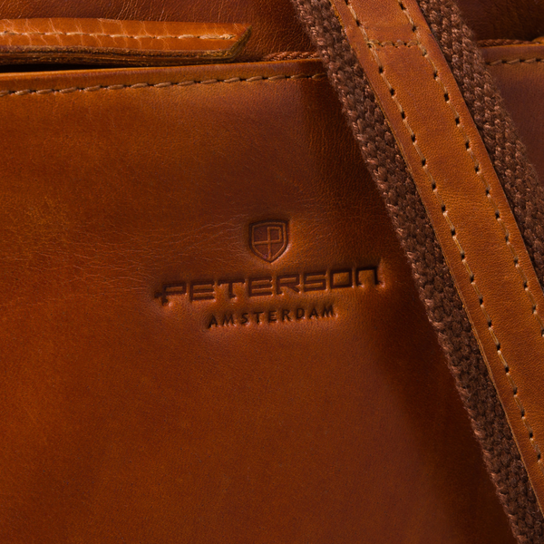 Maža vyriška natūralios odos ruda miesto rankinė per petį su užtrauktuku „Peterson“ RT4