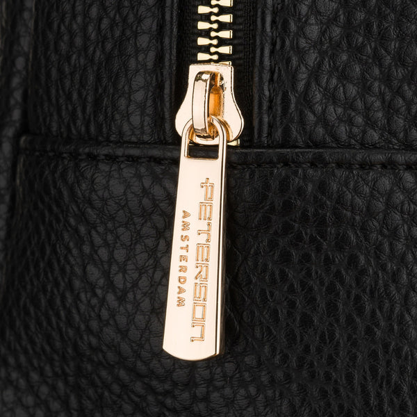 Peterson moteriška miesto kuprinė su atvartu, juoda, iš ekologiškos odos D94