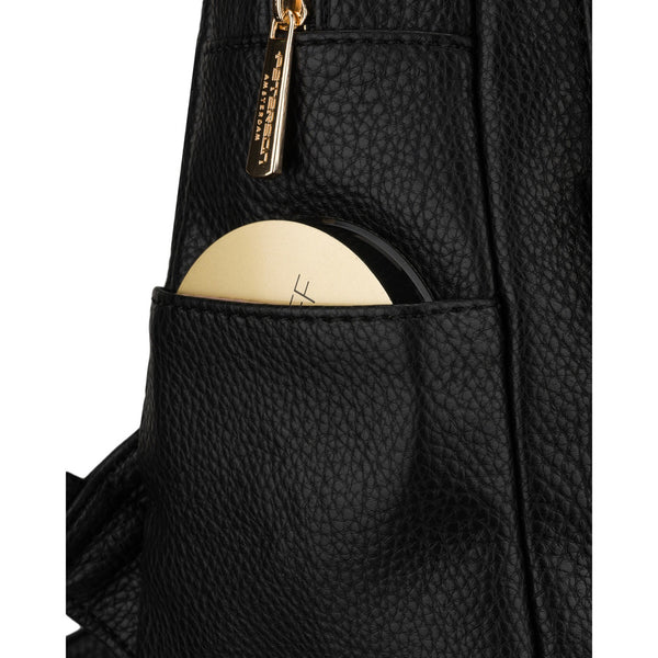 Peterson moteriška miesto kuprinė su atvartu, juoda, iš ekologiškos odos D94