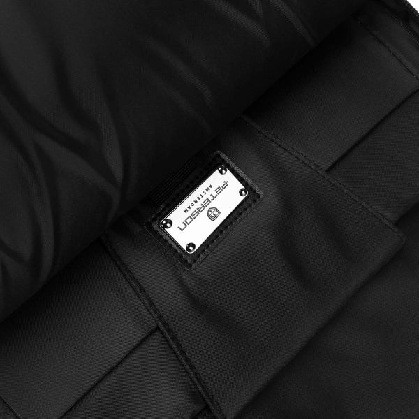 Juoda tekstilinė kelioninė kuprinė „Peterson“ su reguliuojamomis petnešomis K50