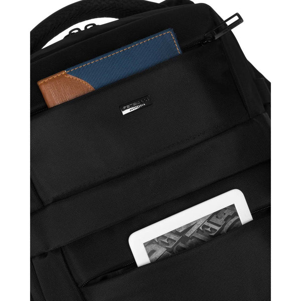 Juoda tekstilinė kelioninė kuprinė „Peterson“ su reguliuojamomis petnešomis K50