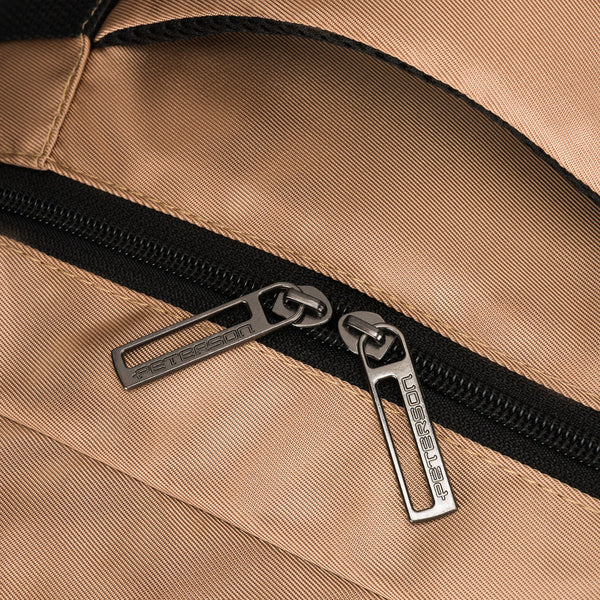 Smėlio spalvos poliesterinė kelioninė kuprinė „Peterson“ su kvėpuojančiomis petnešomis K56