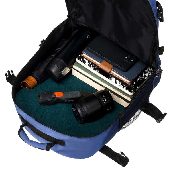 Mėlyna vandeniui atspari poliesterinė kelioninė kuprinė „Peterson“ su reguliuojamomis petnešomis K48