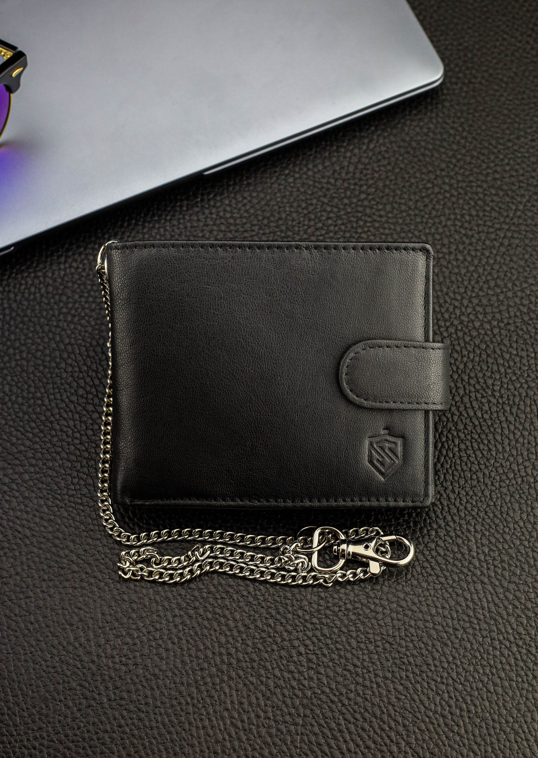 Juoda vyriška piniginė STEVENS su grandine S1082