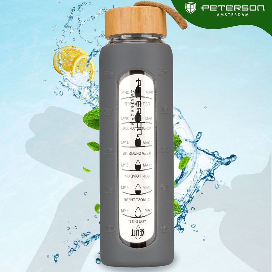 Peterson motyvacinė stiklinė vandens gertuvė su matavimo skale, pilku silikoniniu dėklu, 960 ml D69