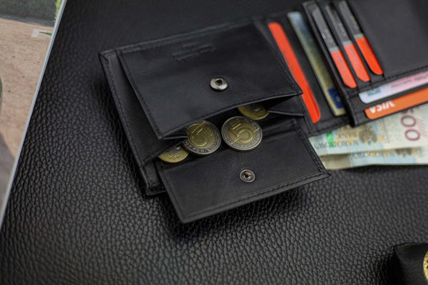 Dovanų rinkinys vyrams: odinė piniginė Pierre Cardin RFID, odinis diržas 75TILAK8806