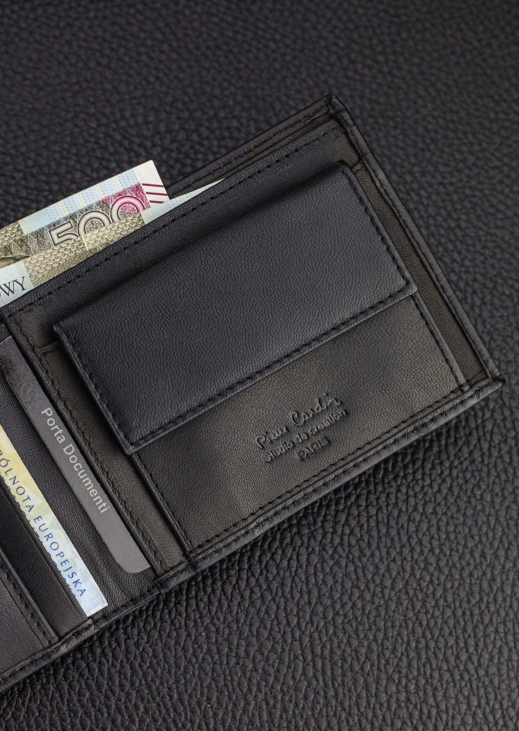 Dovanų rinkinys vyrams: odinė piniginė Pierre Cardin RFID, odinis diržas 75TILAK8806