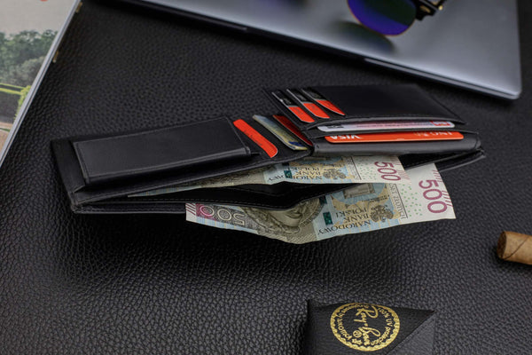 Dovanų rinkinys vyrams: odinė piniginė Pierre Cardin RFID, odinis diržas 75T8806BB