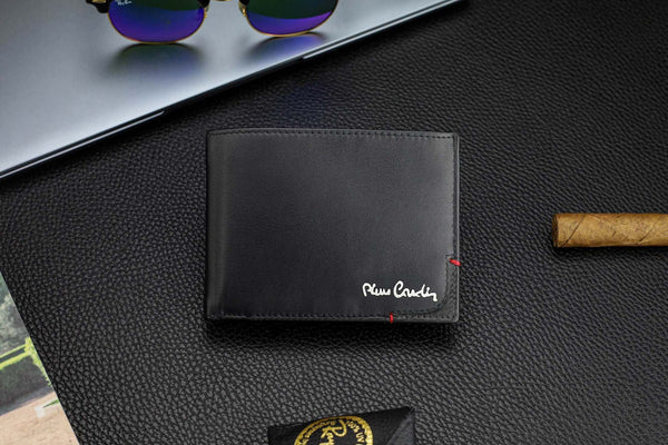 Dovanų rinkinys vyrams: odinė piniginė Pierre Cardin RFID, odinis diržas 75T8806BB