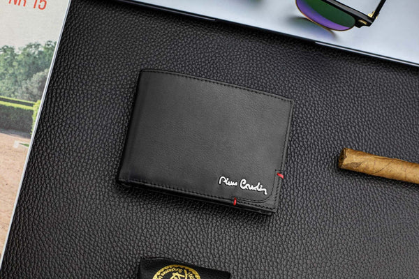 Dovanų rinkinys vyrams: odinė piniginė Pierre Cardin RFID, odinis diržas 75T8806BB