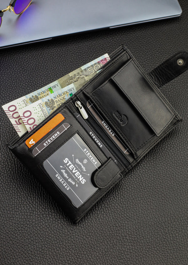 Dovanų komplektas vyrui – STEVENS odinė piniginė su RFID apsauga, išgyvenimo kortelė ir dovanų maišelis 326A