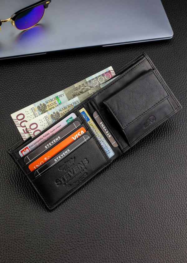 Dovanų komplektas vyrui – STEVENS odinė piniginė su RFID apsauga, išgyvenimo kortelė ir dovanų maišelis 8824