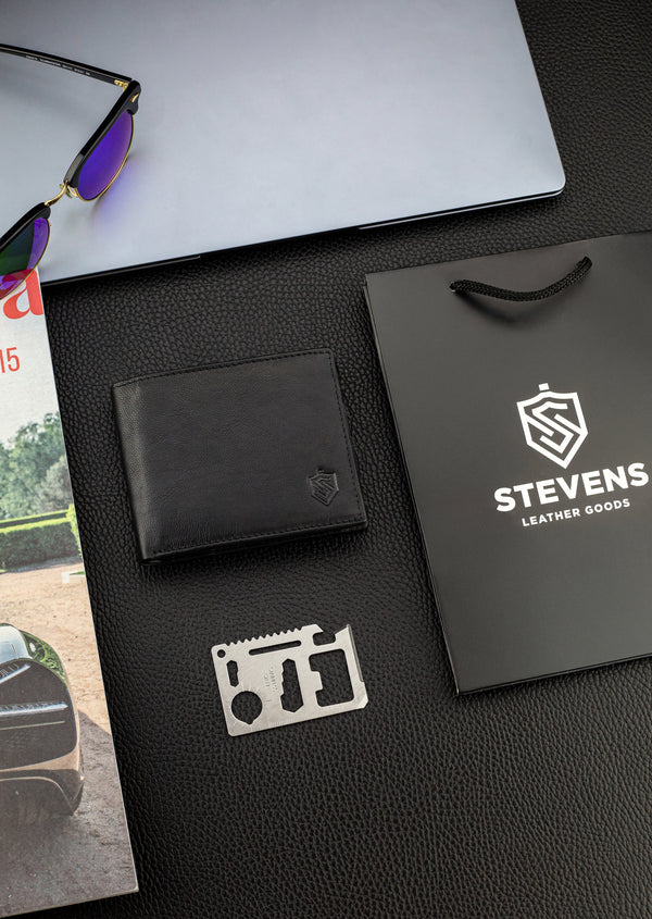 Dovanų komplektas vyrui – STEVENS odinė piniginė su RFID apsauga, išgyvenimo kortelė ir dovanų maišelis 8824