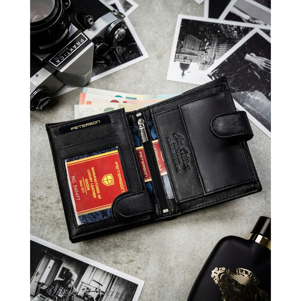 Peterson dovanų rinkinys: juoda vertikali vyriška piniginė be užsegimo ir natūralios odos diržas su automatine sagtimi PT19