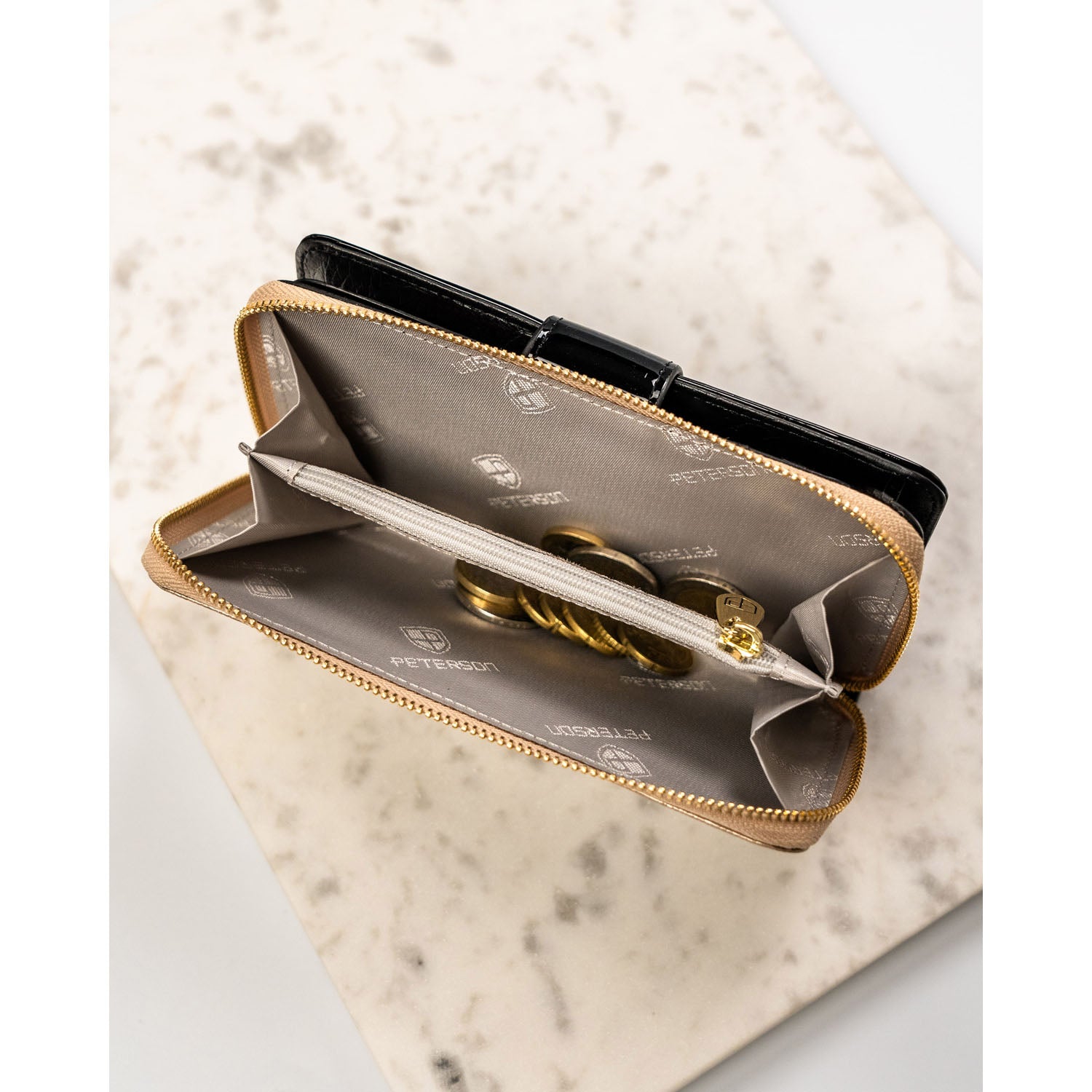 Moteriška piniginė, juoda, lakinė oda N388