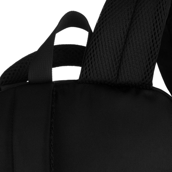 Kuprinė Peterson, juodas