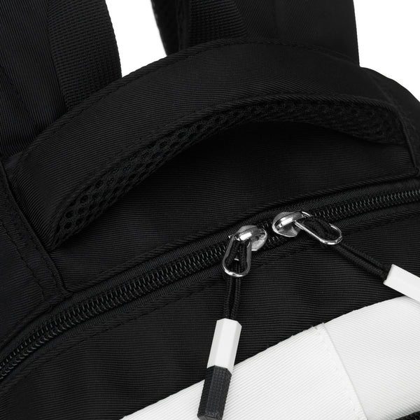 Kuprinė Peterson, juodas