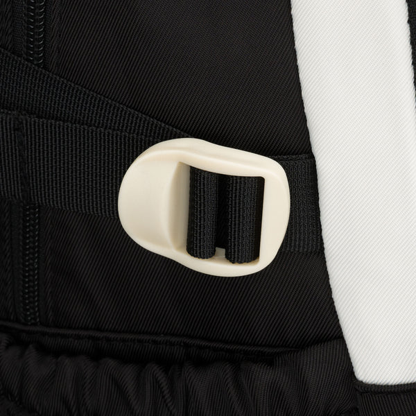 Kuprinė Peterson, juodas